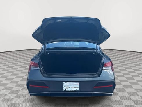 Used 2024 Hyundai Elantra SEL FWD image 35