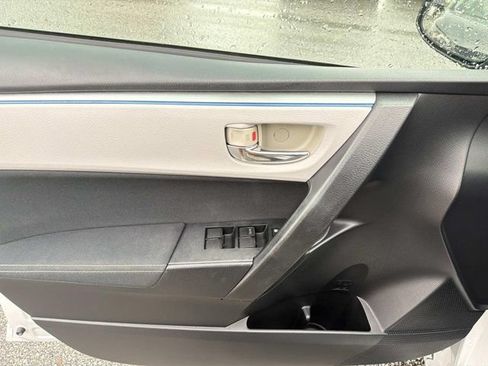 Used 2015 Toyota Corolla LE FWD image 7
