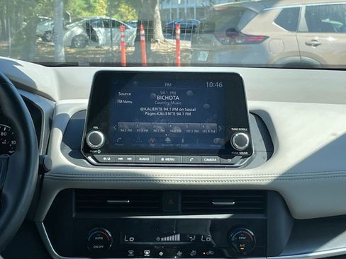 Used 2025 Nissan Rogue SV image 20