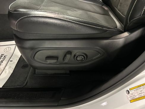 Used 2024 Jeep Grand Cherokee Altitude image 12