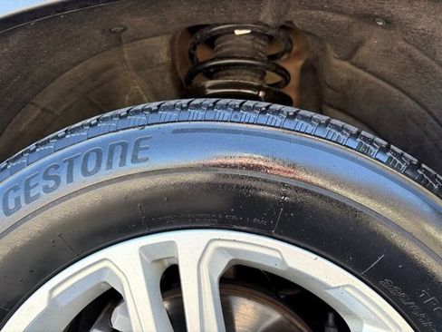 Used 2023 GMC Terrain SLE w/ Driver Convenience Package image 14