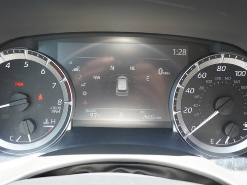 Used 2023 Toyota Highlander XLE FWD image 15