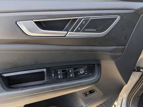 Used 2025 Volkswagen Atlas Cross Sport SEL Premium R-Line image 19