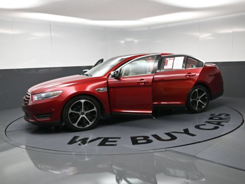Used 2015 Ford Taurus Limited w/ Equipment Group 301A AWD/4WD image 23