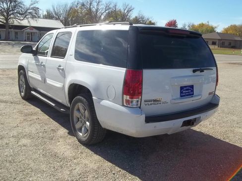 Used 2009 GMC Yukon XL SLT w/ SLT Chrome Edition image 5