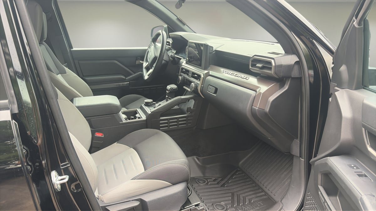 Used 2024 Toyota Tacoma TRD Off-Road AWD/4WD image 9