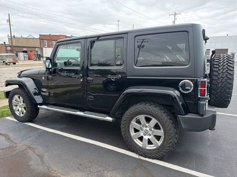Used 2012 Jeep Wrangler Unlimited Sahara w/ Mopar Chrome Edition Group AWD/4WD image 4