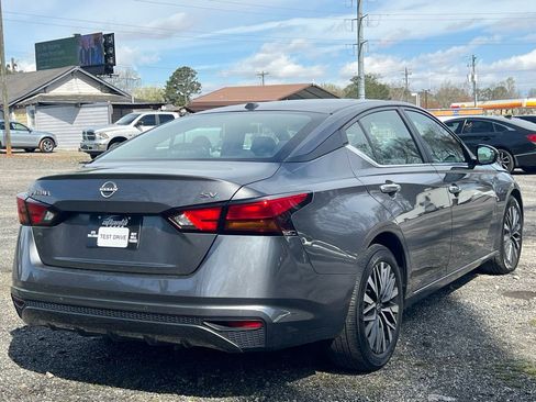 Used 2024 Nissan Altima 2.5 SV image 5