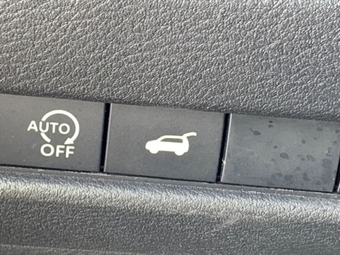 Used 2025 Nissan Rogue SV image 23