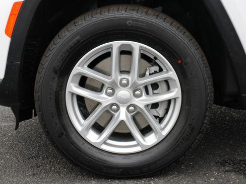 New 2025 Jeep Grand Cherokee L Laredo image 38