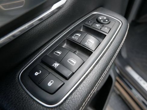 Used 2020 RAM 1500 Laramie AWD/4WD image 25