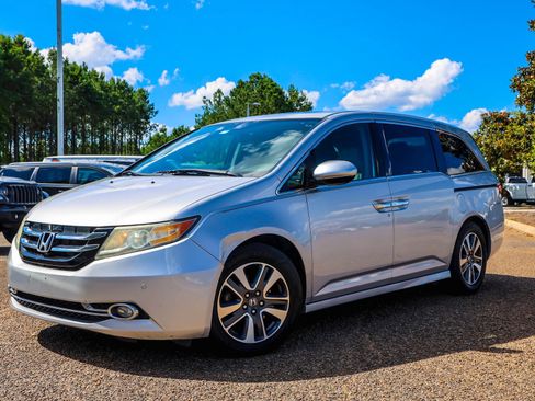 Used 2015 Honda Odyssey Touring image 1