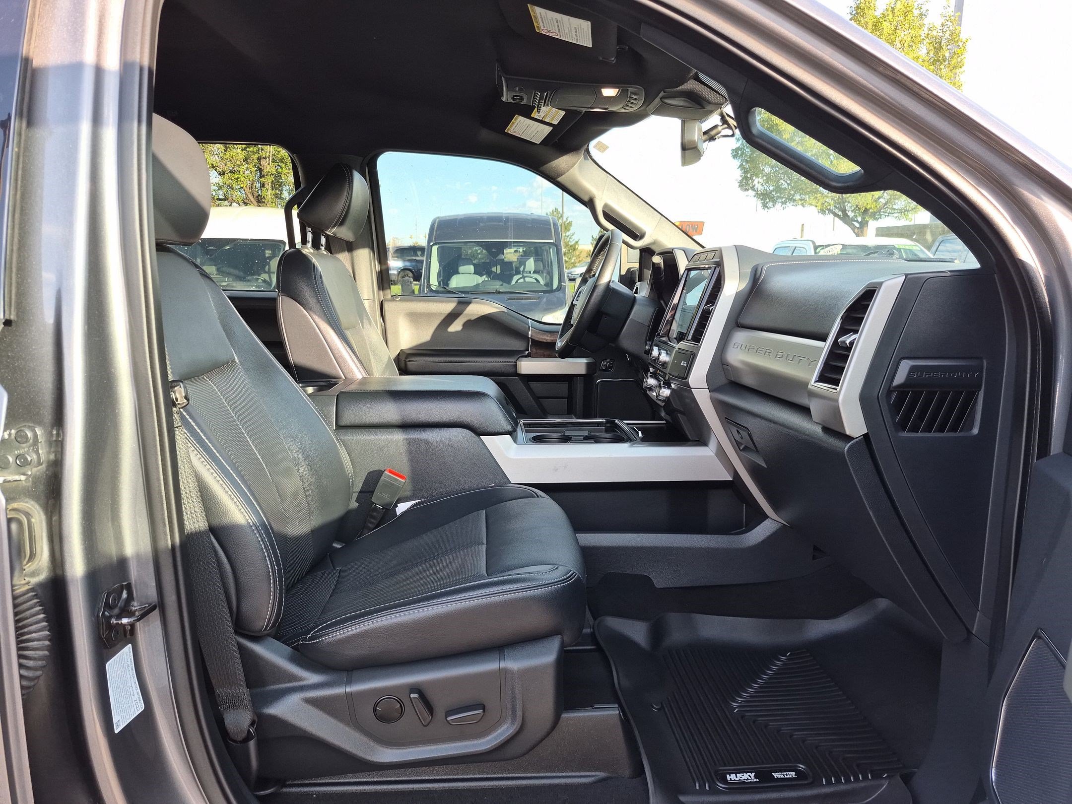 Certified 2022 Ford F350 Lariat w/ Black Appearance Package AWD/4WD image 33