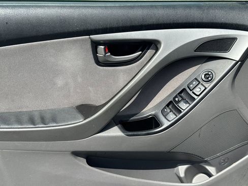 Used 2015 Hyundai Elantra SE w/ Option Group 02 FWD image 10