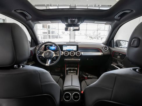 Used 2024 Mercedes-Benz GLB 250 GLB 250 w/ Exclusive Package image 26