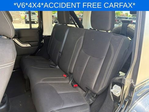 Used 2017 Jeep Wrangler Unlimited Sahara w/ Connectivity Group AWD/4WD image 16