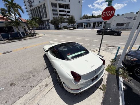 Used 2015 Ferrari California T RWD image 13