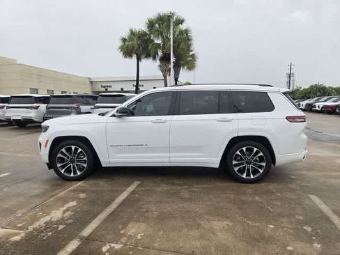 Used 2022 Jeep Grand Cherokee L Overland w/ Luxury Tech Group IV AWD/4WD image 3