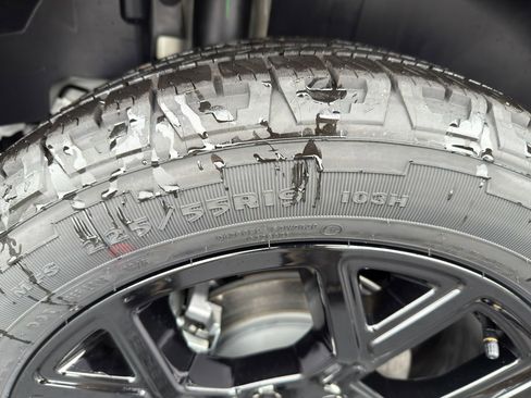 New 2025 Ford Maverick Lariat w/ Black Appearance Package image 12