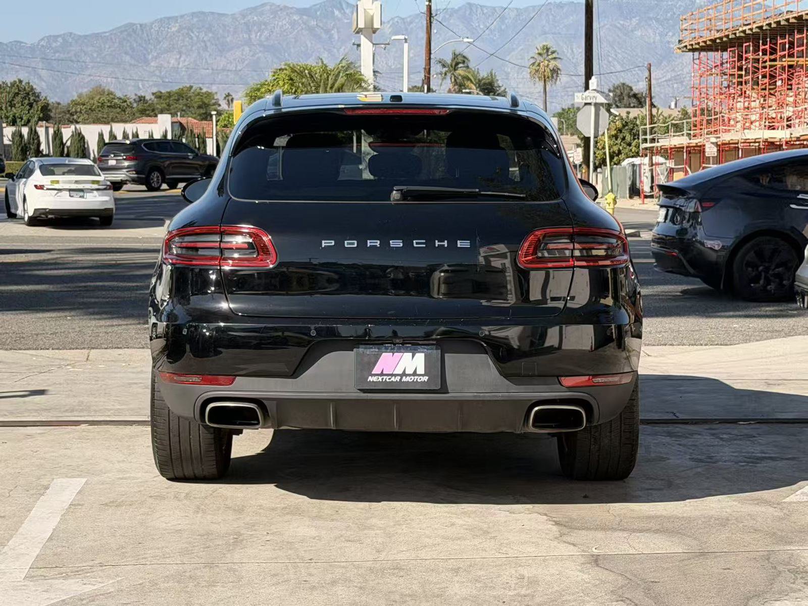 Used 2018 Porsche Macan AWD/4WD image 5