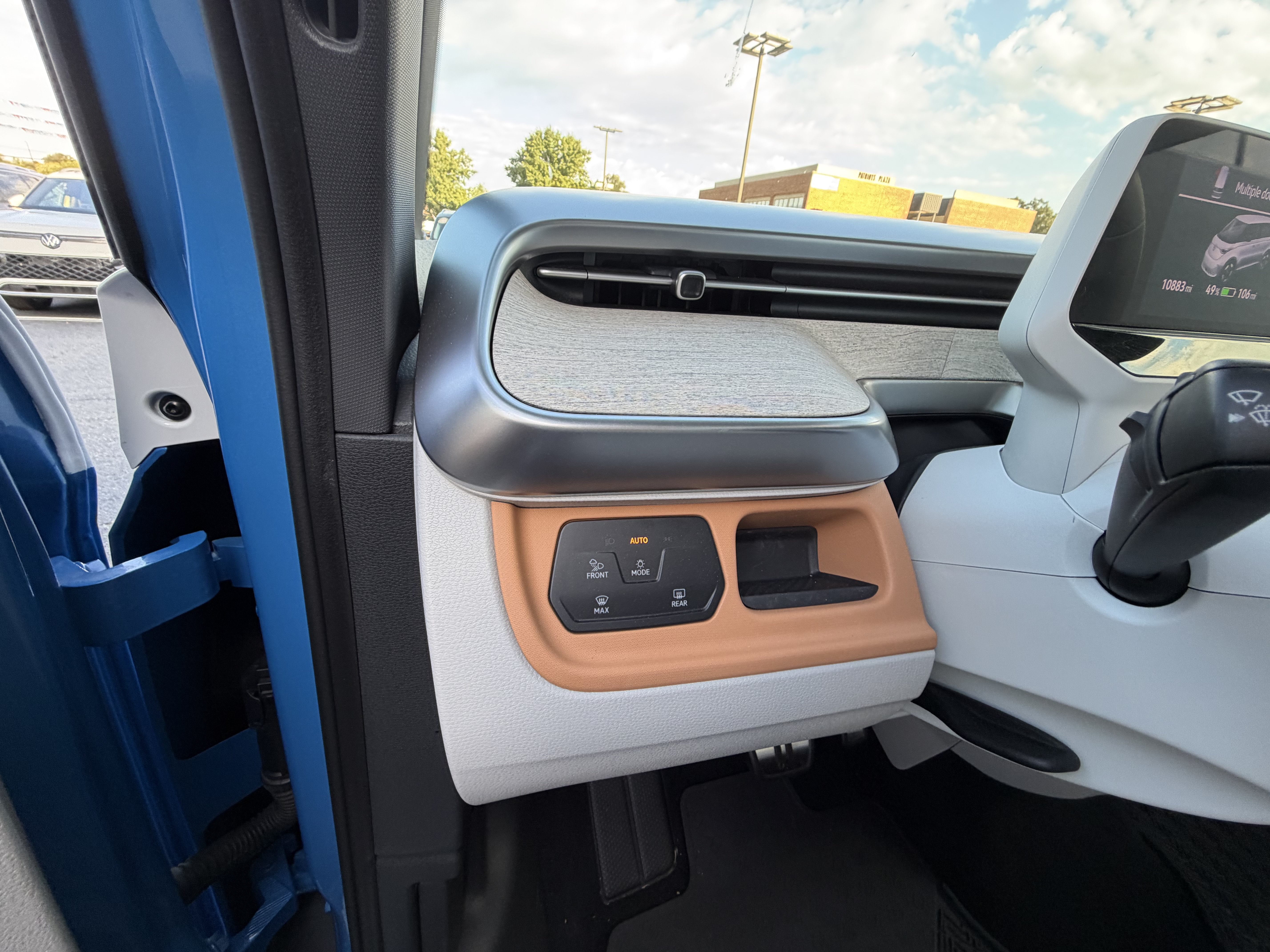 Used 2025 Volkswagen ID. Buzz 1st Edition AWD/4WD image 32