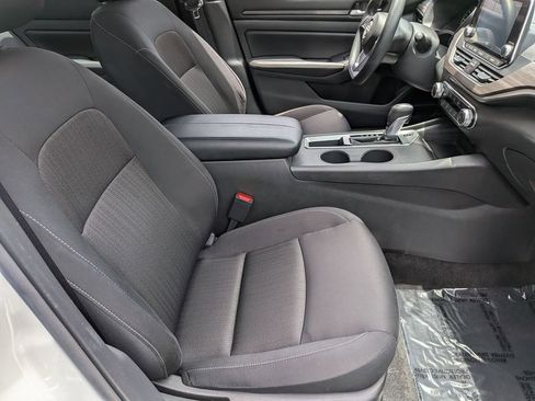 Used 2025 Nissan Altima 2.5 SV FWD image 30