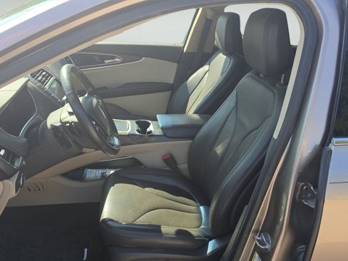 Used 2020 Lincoln Nautilus Reserve FWD image 9