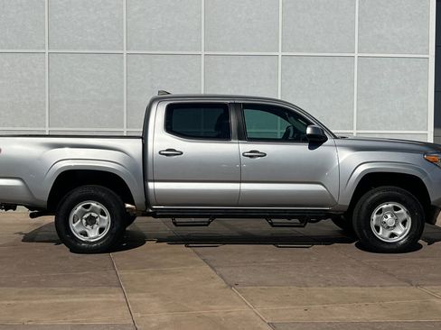 Certified 2017 Toyota Tacoma SR image 3
