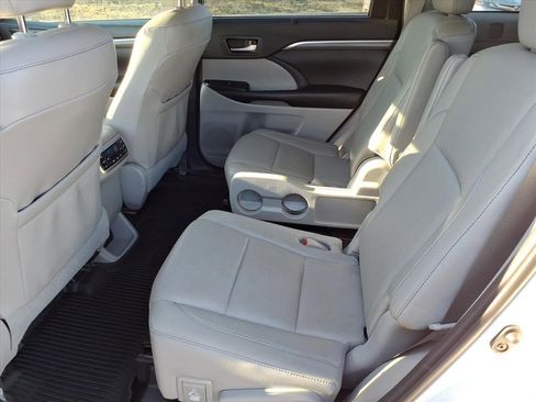 Used 2019 Toyota Highlander Limited Platinum image 15
