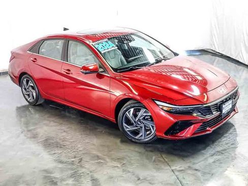 Used 2024 Hyundai Elantra Limited FWD image 6