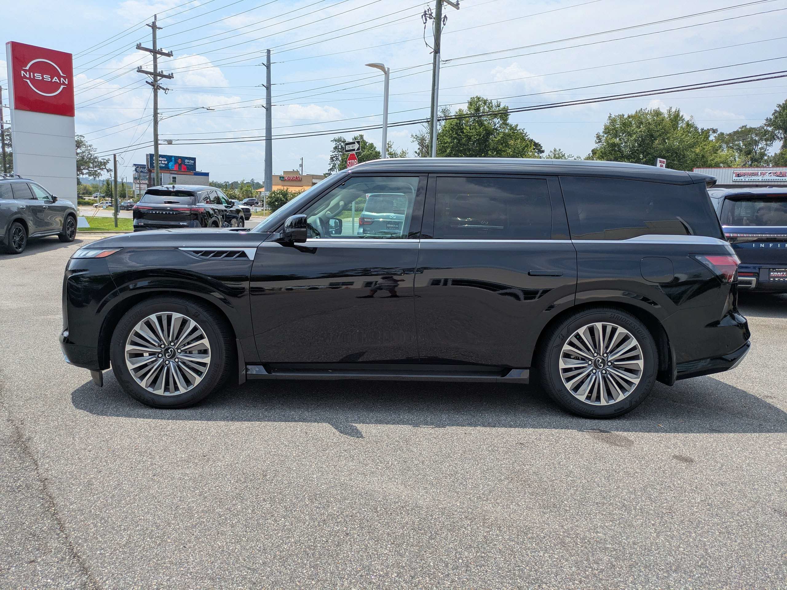 Used 2026 INFINITI QX80 Luxe w/ Cargo Package AWD/4WD image 7