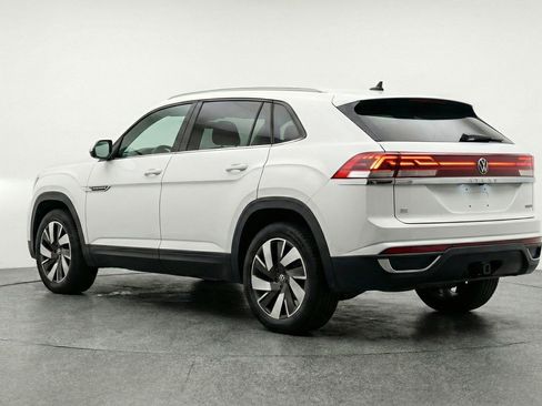 Used 2025 Volkswagen Atlas Cross Sport SE image 6