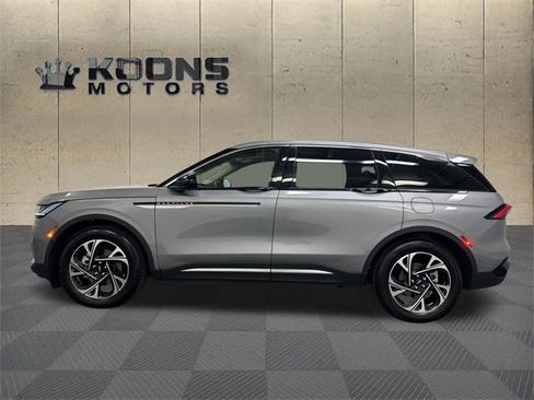 Used 2024 Lincoln Nautilus Premier w/ Equipment Group 102A image 4