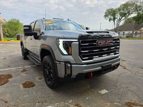 Used 2024 GMC Sierra 2500 AT4 w/ AT4 Preferred Package AWD/4WD image 5