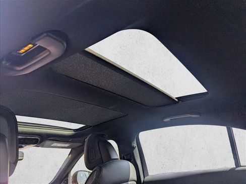 Used 2025 Mercedes-Benz C 300 Sedan image 23