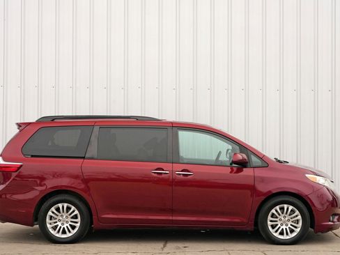 Used 2016 Toyota Sienna XLE image 49