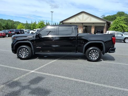 Certified 2022 GMC Sierra 1500 AT4 w/ AT4 Premium Package AWD/4WD image 8