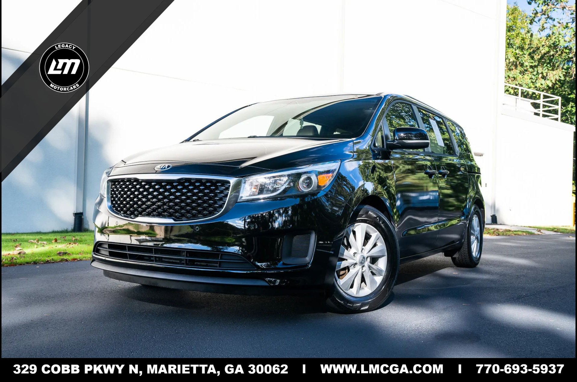 Used 2017 Kia Sedona LX w/ LX Essentials Premium Package FWD image 1