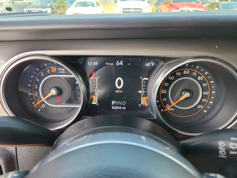 Used 2018 Jeep Wrangler Unlimited Sahara AWD/4WD image 19