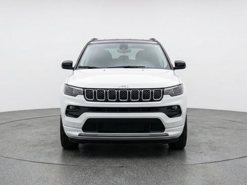 Used 2025 Jeep Compass Limited AWD/4WD image 2