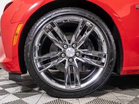 Used 2016 Chevrolet Camaro SS RWD image 40