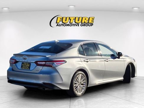 Used 2019 Toyota Camry XLE FWD image 5