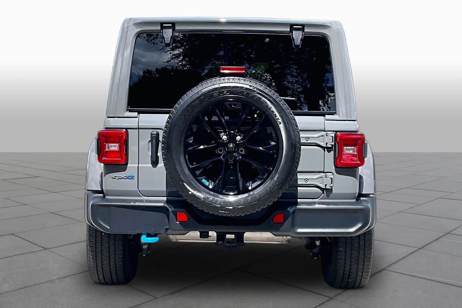 Used 2023 Jeep Wrangler Unlimited Sahara w/ Cold Weather Group AWD/4WD image 5