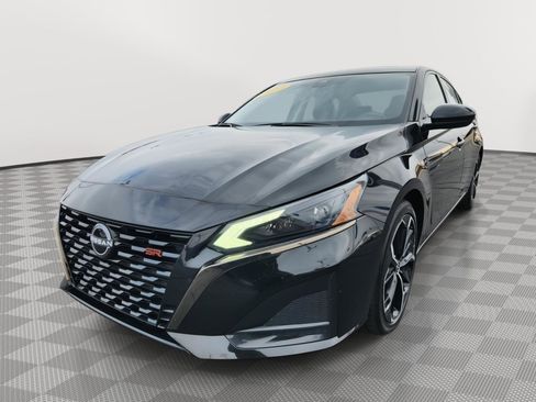 Used 2023 Nissan Altima 2.5 SR image 3
