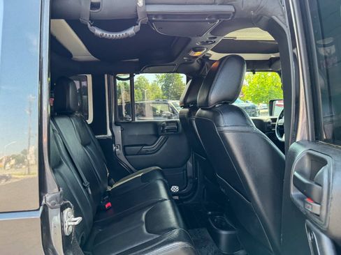 Used 2017 Jeep Wrangler Unlimited Sahara AWD/4WD image 17