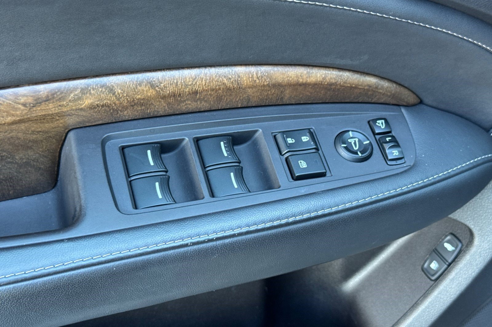 Used 2019 Acura MDX w/ Advance Package AWD/4WD image 13