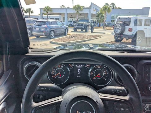 Used 2020 Jeep Wrangler Sport AWD/4WD image 26