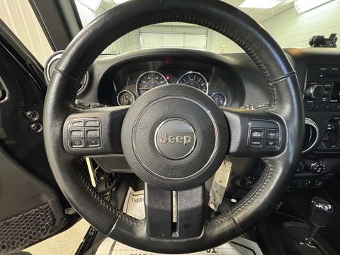 Used 2016 Jeep Wrangler Unlimited Sahara w/ Connectivity Group image 29