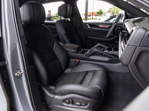 Certified 2026 Porsche Cayenne GTS AWD/4WD image 45