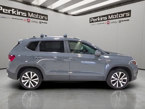 Used 2023 Volkswagen Taos SE FWD image 6